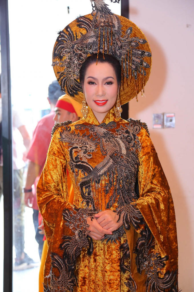 Trịnh Kim Chi tất bật chuẩn bị mọi c&ocirc;ng đoạn cho giỗ Tổ s&acirc;n khấu trang nghi&ecirc;m