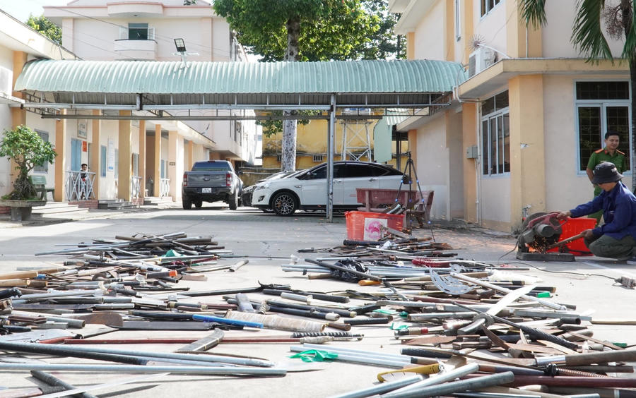 Việc tiêu huỷ nhằm làm mất khả năng phục hồi tính năng, tác dụng của các loại vũ khí.