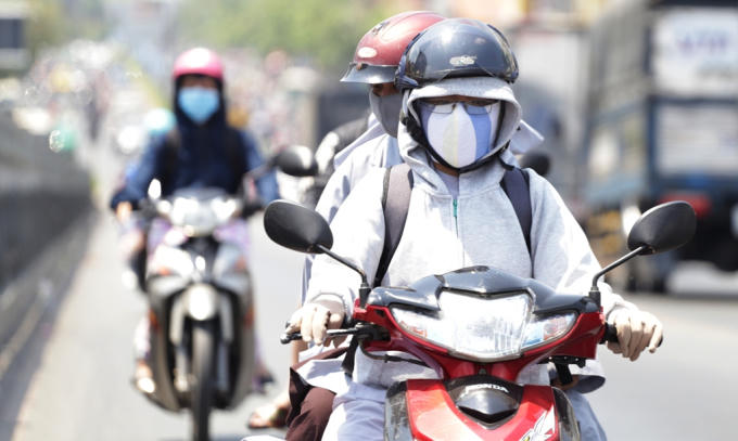 Nắng nóng như lửa đốt ở Bắc và Trung Bộ nhiều nơi trên 36 độ C