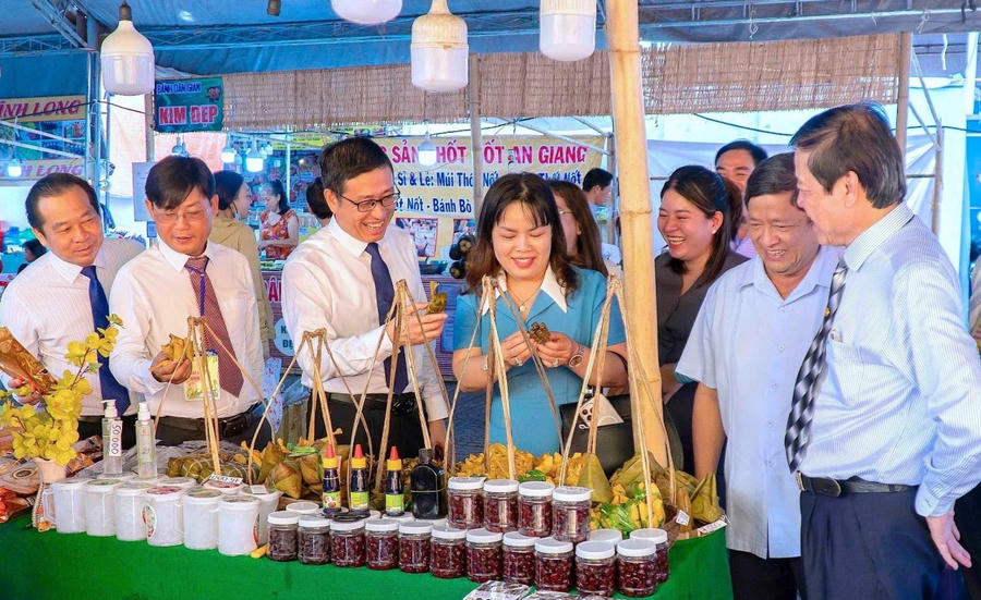 Riêng Ngày hội bánh dân gian Nam Bộ lần thứ V thành phố Cà Mau năm 2025 thu hút trên 95.600 lượt khách tham quan.