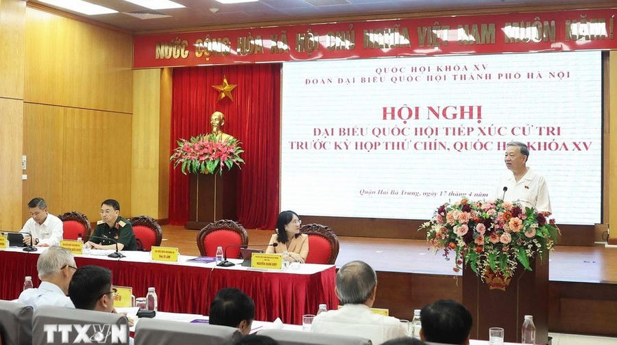 Tổng Bí thư Tô Lâm cùng các ĐBQH tiếp xúc cử tri Hà Nội.