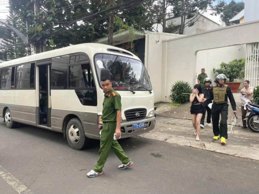 Nhiều đối tượng bị tạm giữ để phục vụ công tác điều tra Ảnh: V.N