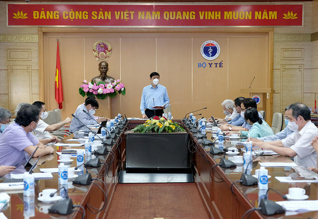 Bộ trưởng Nguyễn Thanh Long cho biết: Bộ Y tế đang bắt đầu triển khai xây dựng kế hoạch và chiến lược phòng, chống dịch cho năm 2022 và giai đoạn tiếp theo. ( Ảnh:Trần Minh)