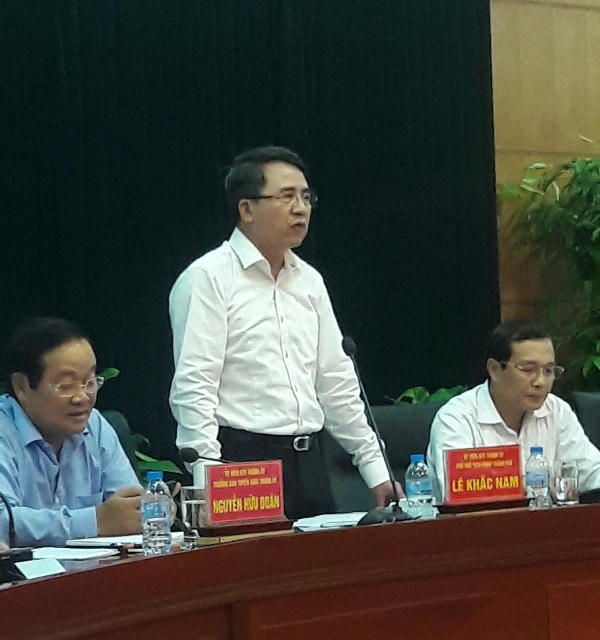 Ông Lê Khắc Nam, Phó chủ tịch UBND TP Hải Phòng chủ trì cuộc họp báo.