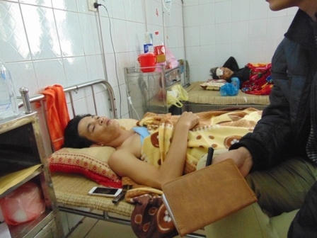 Anh Lê Sỹ Hùng bị anh rể đâm thủng ngực bằng lưỡi lê