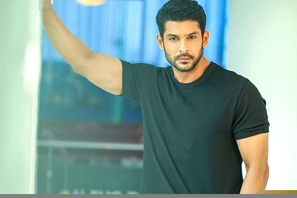 Sự ra đi của nam diễn viên khiến đồng nghiệp và người hâm mộ xót xa.