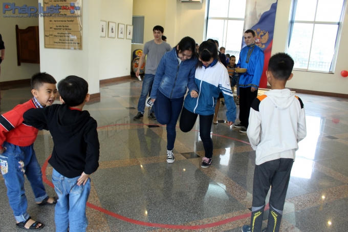 Trọi nhau. (Ảnh: Đức Biên)