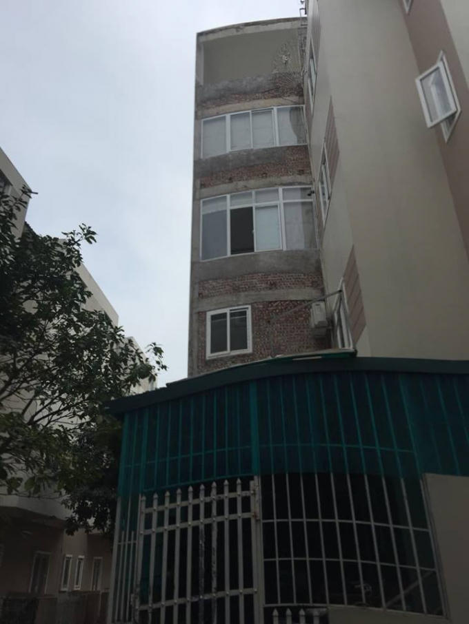 Công trình xây dựng không phép, lấn chiếm đất của gia đình anh Bùi Quang Tuân vẫn ung dung tồn tại thách thức chính quyền là nguyên nhân dẫn đến sự việc giữa hai gia đình.