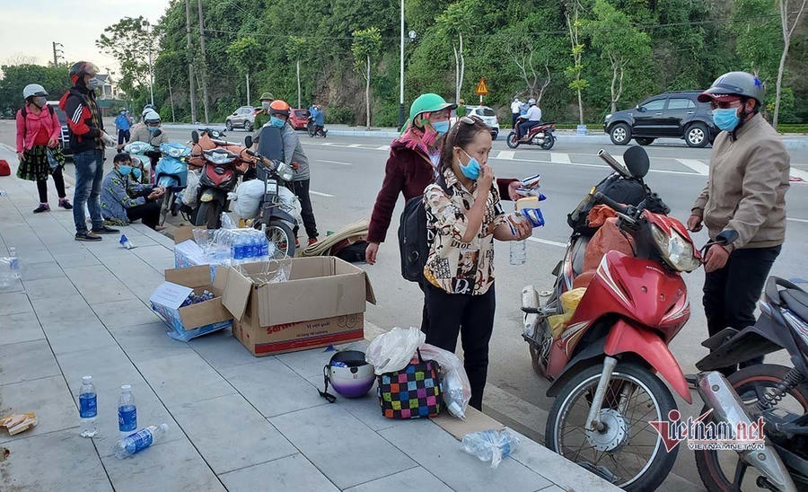 Hàng vạn người trở về Nghệ An từ các tỉnh, thành trên cả nước phải về cách ly tập trung