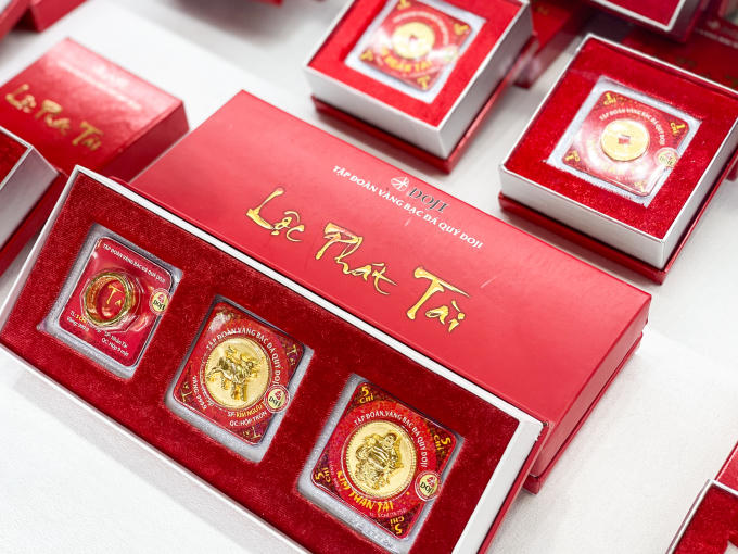 Trong dịp Vía thần tài, các mặt hàng Vàng ép Vỉ Kim Ngưu – Linh vật của năm được ưa chuông.