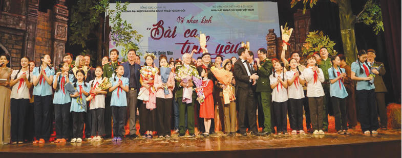 Công diễn vở nhạc kịch “Bài ca tình yêu”.