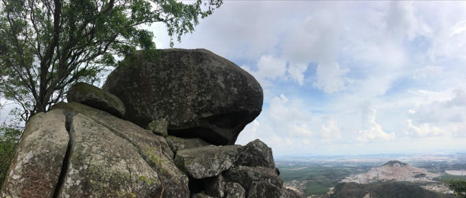 Một cụm đ&aacute; rất đẹp nơi sư Thuỷ tu tập.