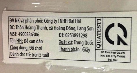 Tất cả những miếng dán hoạt hình này đều có nguồn gốc xuất xứ từ Trung Quốc (ảnh Thanh Huyền).