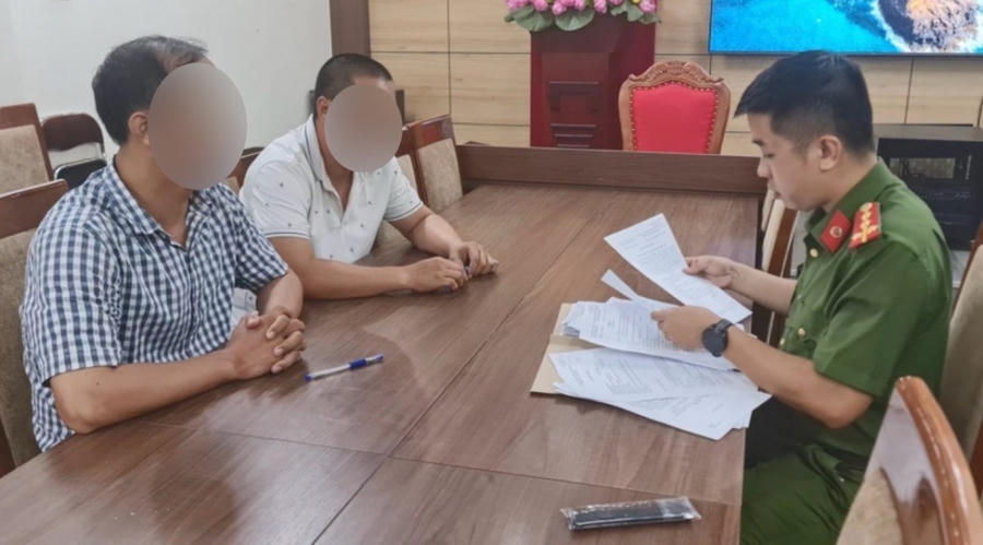 Các tài xế được triệu tập tại cơ quan công an.