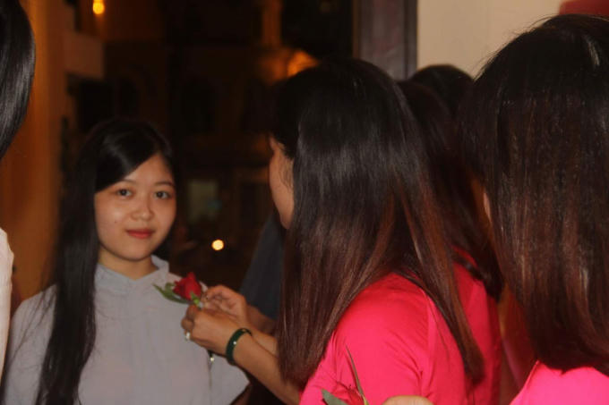 Nghi thức đặc biệt "bông hồng cài áo" tại Lễ Vu lan 2017.