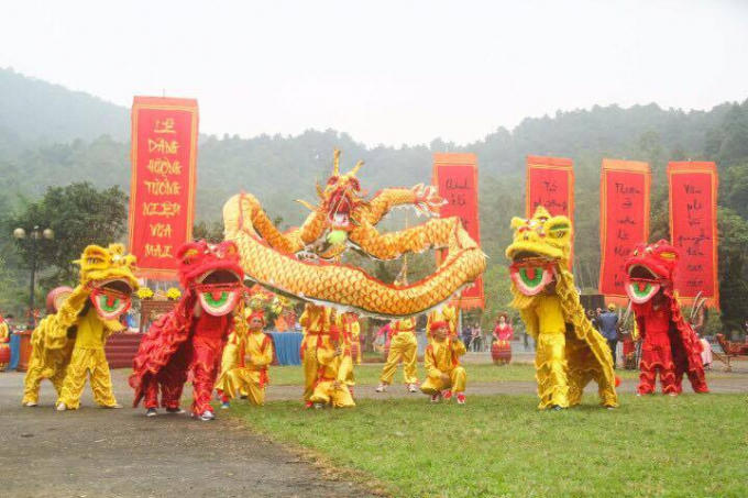 Nhiều tiết mục đặc sắc đón chào lễ hội.