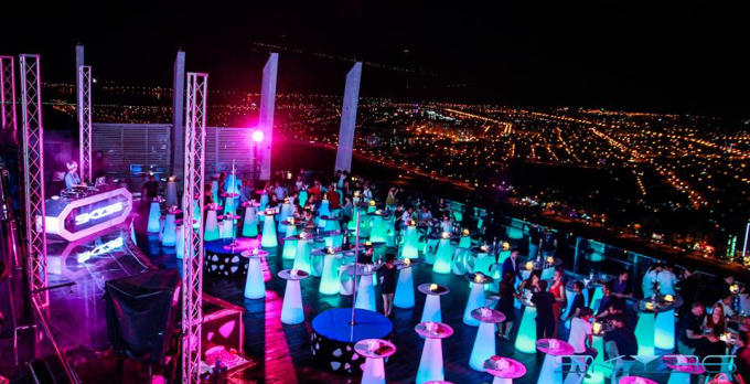 Hát cùng soái ca Hàn Quốc Juni tại SKY36 trong đêm giao thừa