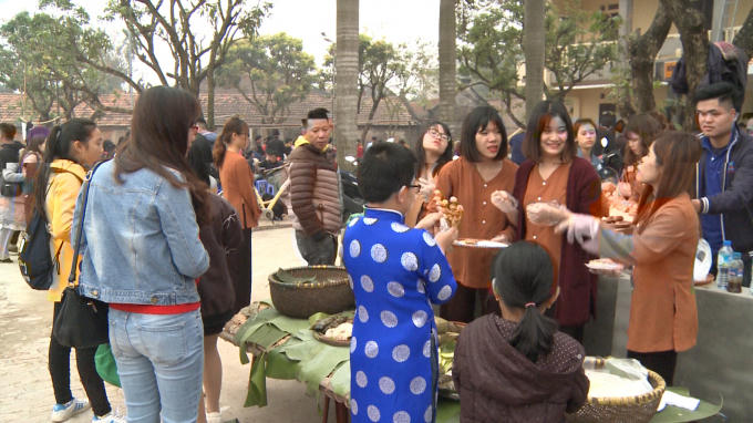 Lá chuối được sử dụng để gói các sản vật, đồ ăn...