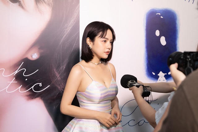 Thái Trinh tố bị nhân viên quay phim quấy rồi bằng lời khiếm nhã, thô tục.