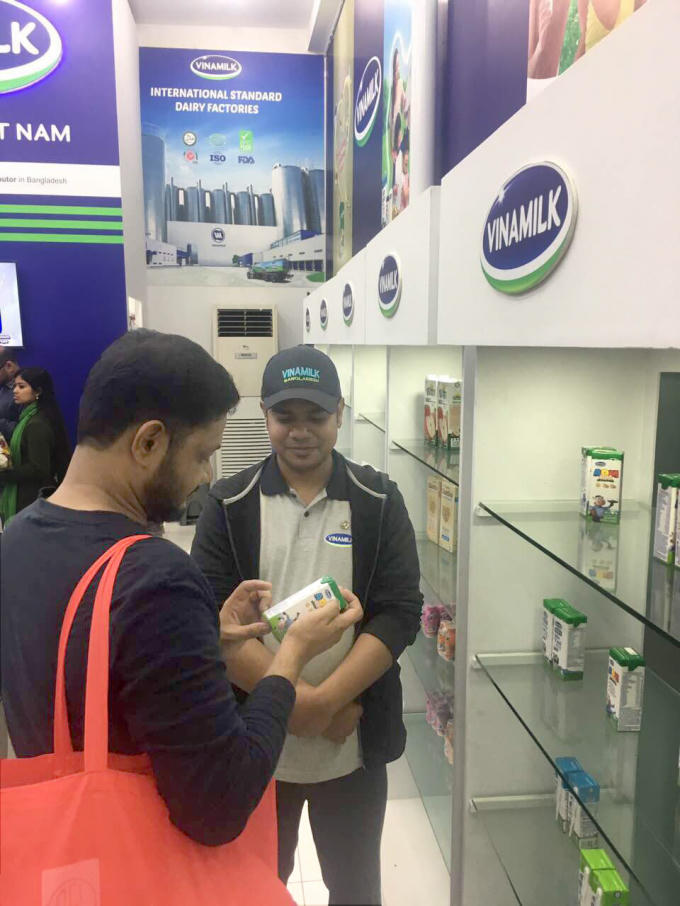 Tại hội chợ, Vinamilk tổ chức các hoạt động dùng thử, giới thiệu sản phẩm và bước đầu chiếm được cảm tình của người tiêu dùng Bangladesh.