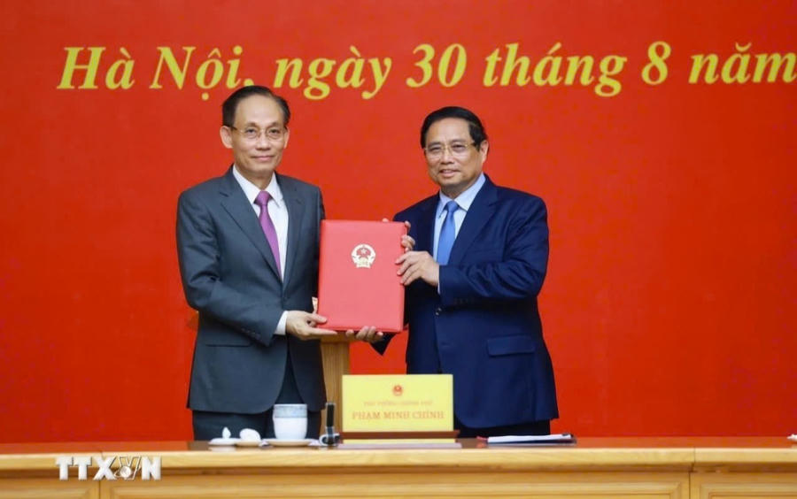 Thủ tướng Phạm Minh Chính trao quyết định bổ nhiệm cho ông Lê Hoài Trung làm Bộ trưởng Bộ Ngoại giao