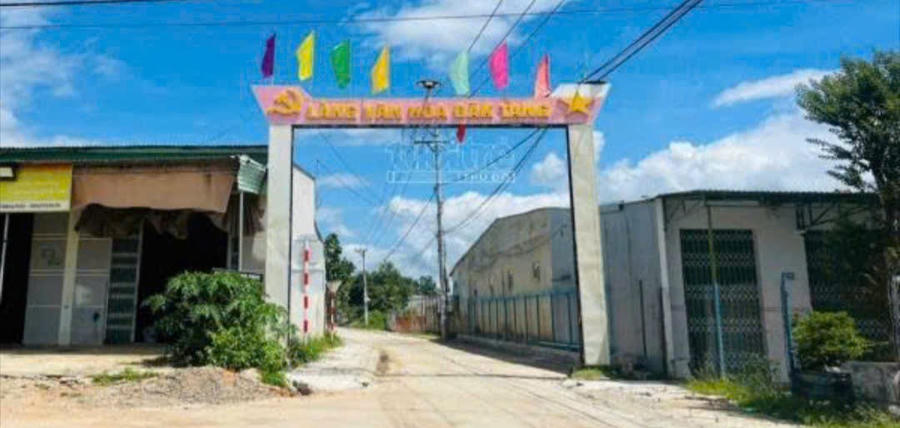 Đường vào thôn Đắk Tăng nơi phát hiện một người đàn ông tử vong. Ảnh: Trần Nghĩa