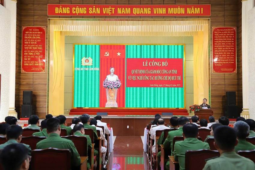 Các đại biểu tham dự buổi lễ. Ảnh: C.A Lâm Đồng