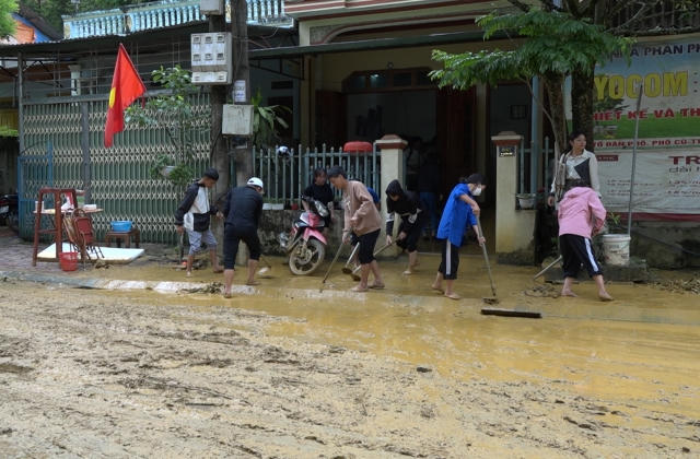 Mưa đá, dông lốc gây hư hỏng nhà ở và hoa màu ở huyện Si Ma Cai
