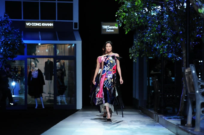 Cả set trang phục nổi “bần bật” với 2 tông hồng - đen, vừa nữ tính vừa mới lạ. (Photo: Nghĩa Ngô)