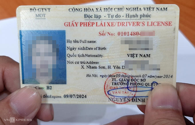 Bằng lái xe ôtô B2 hiện nay có thời hạn 10 năm. Ảnh: Phương Sơn
