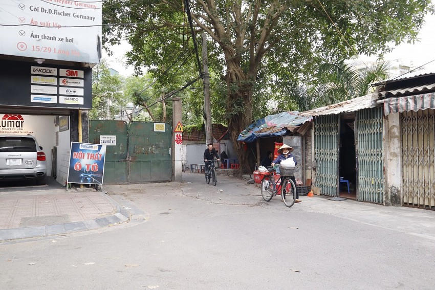 Ngoài ra, ngõ 29 Láng Hạ còn có ngách nhỏ thông ra đường Hoàng Cầu.
