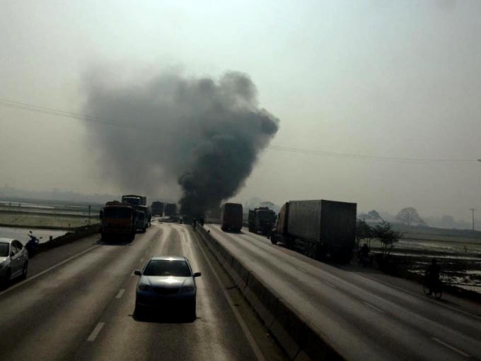 Và bốc cháy ngùn ngụt.