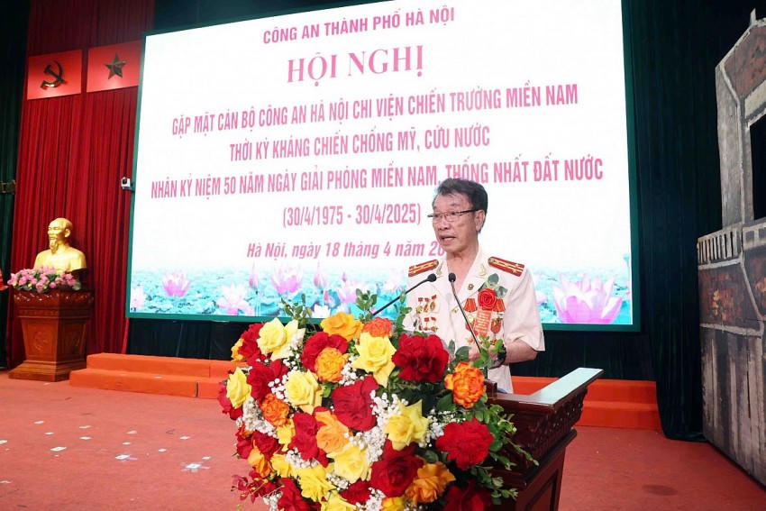 Đồng chí Nguyễn Việt Cường - Trưởng Ban liên lạc chiến trường B, C, K xúc động nhớ lại những ngày cán bộ Công an Thủ đô cùng quân và dân ta chiến đấu oanh liệt.