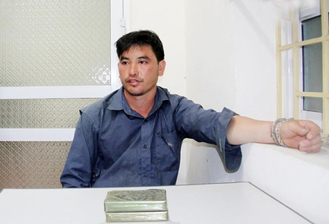 Đối tượng Lù Seo Páo tại cơ quan điều tra. (Ảnh: Công an Lào Cai).