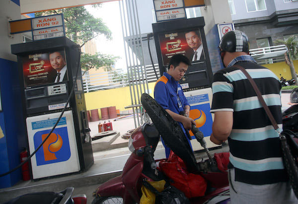 Đây là lần thứ 2 giá xăng dầu được điều chỉnh giảm trong năm nay.