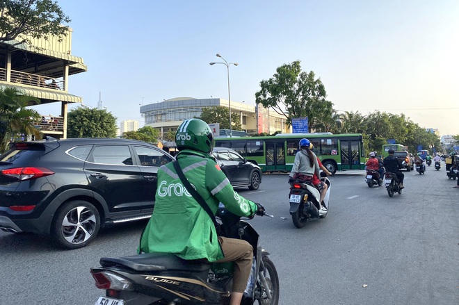 Xe ôm truyền thống và công nghệ tại TPHCM tạm ngừng hoạt động.