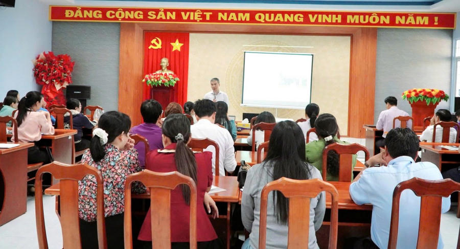 Quang cảnh buổi tập huấn