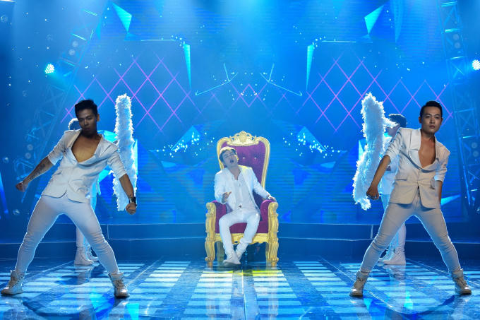 Ngô Kiến Huy - Khổng Tú Quỳnh “nắm tay” làm minishow