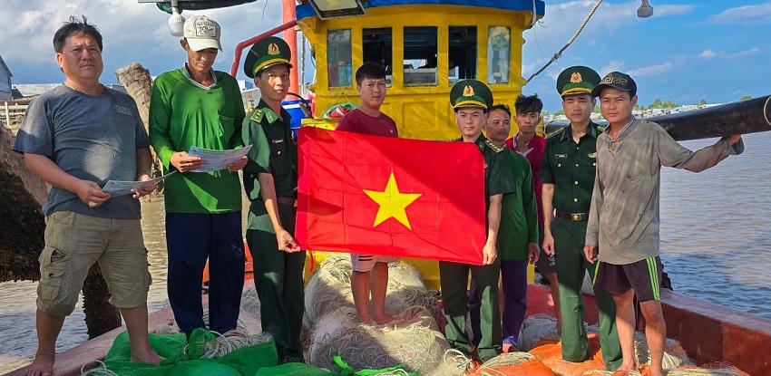 Đồn Biên phòng Rạch Gốc đồng hành cùng ngư dân nói không với khai thác IUU.
