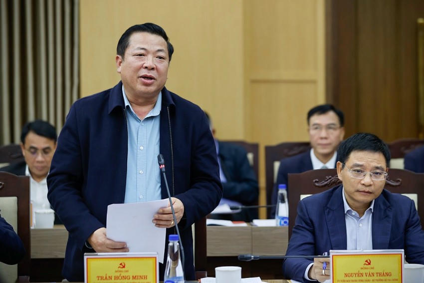 Bộ trưởng Bộ Xây dựng Trần Hồng Minh phát biểu tại buổi làm việc. Ảnh: VGP