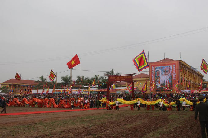 Màn múa rồng khai hội.