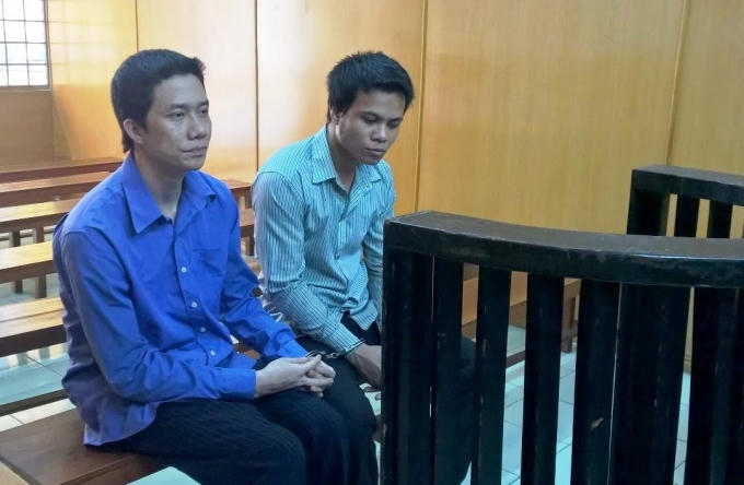 Phách và Hùng trước vành móng ngựa.