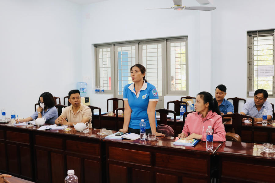 Các học viên trao đổi tại lớp học