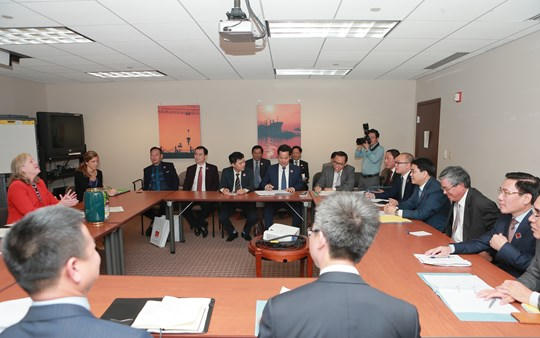 Quang cảnh buổi làm việc.