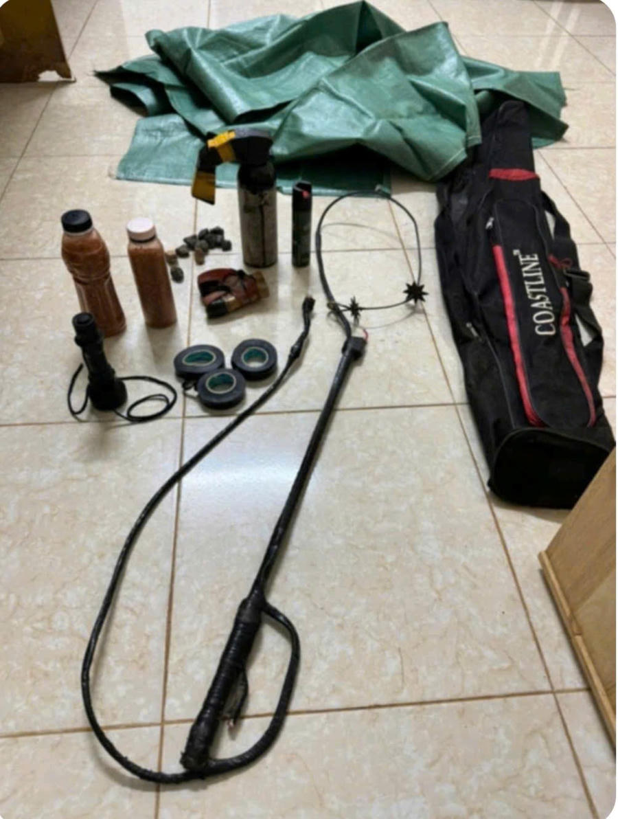 Dụng cụ dùng để trộm chó của đối tượng bị công an thu giữ