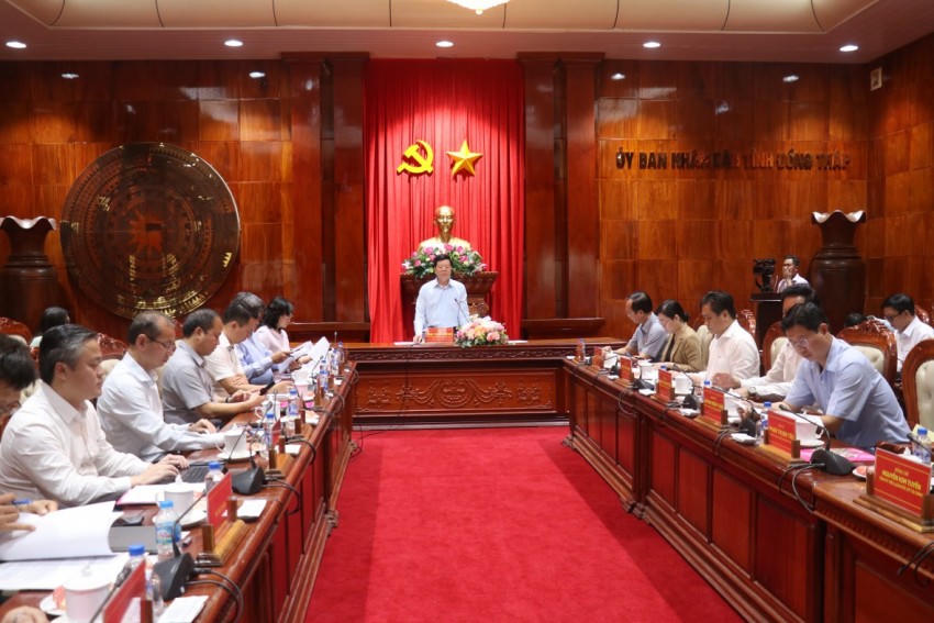 Quang cảnh buổi làm việc