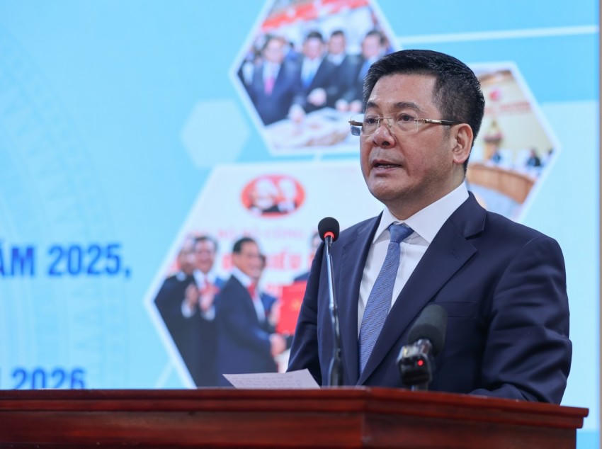 Bộ trưởng Bộ Công Thương Nguyễn Hồng Diên phát biểu tại hội nghị. Ảnh: Nhật Bắc