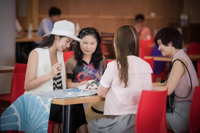 Ngọc Hân có hiếu tiết kiệm tiền mời bố mẹ du lịch Nhật Bản