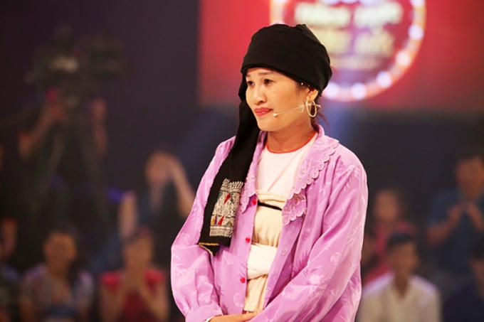 Chị Lê Thị Dần mang trang phục truyền thống của dân tộc Thái.