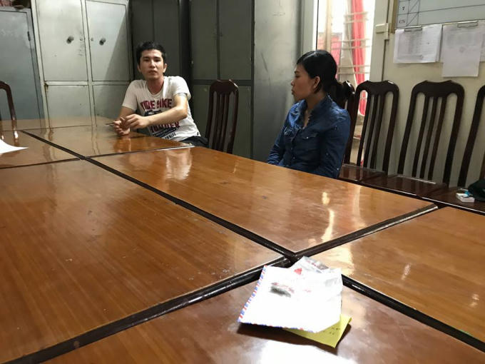 Đối tượng cùng tang vật thu giữ tại cơ quan công an.